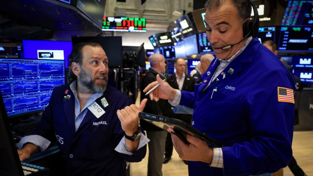 Dow Surges 624 Points on Earnings and Oil Decline