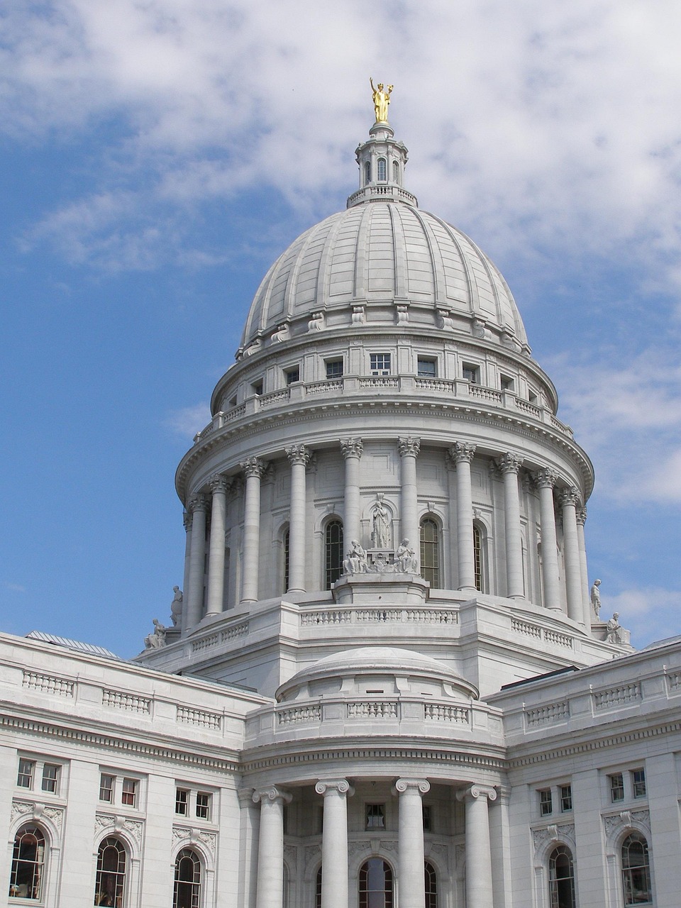 Wisconsin Democrats Hold Amicable Governor Debate